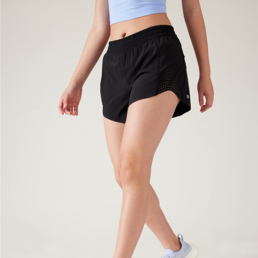 Athleta Hustle 4.5” Shorts Size S